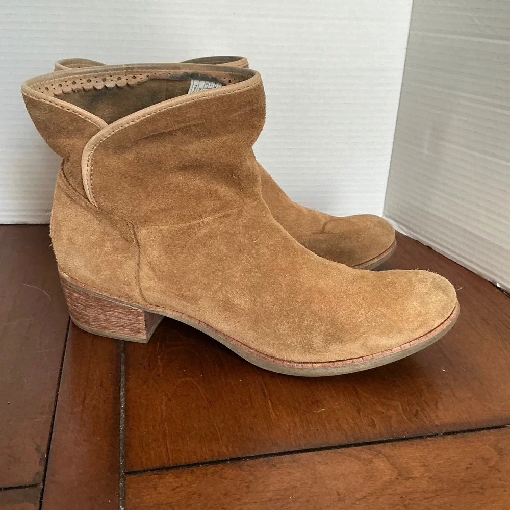 UGG Cedrick Chestnut Suede Scalloped Ankle Boots‎ Womens 11 Tan 1004367